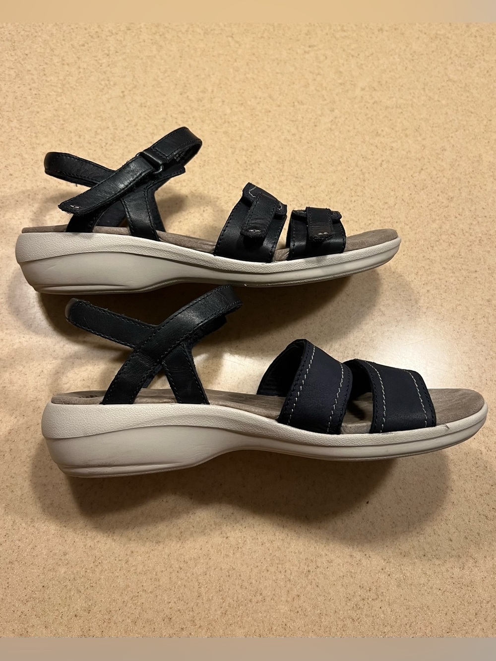 Clark’s “Alexis Shine” navy women’s leather sandals size 8 - Picture 3 of 8